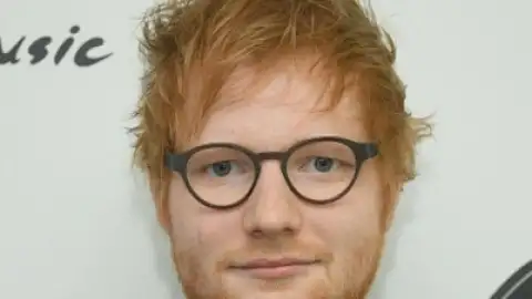 "Humanz" dos Gorillaz não consegue tirar "&div;" de Ed Sheeran do topo da parada britânica de álbuns