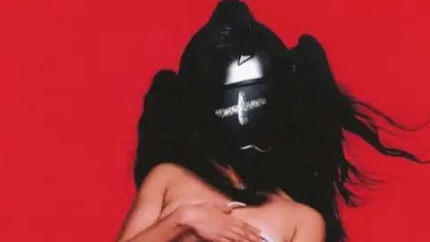 ROSALÍA lança "MOTOMAMI+" com várias faixas novas. Ouça!