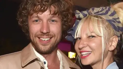 Ex-marido de Sia acusa cantora de ser uma mãe &ldquo;inapta e pouco confiável&rdquo; e pede custódia do filho